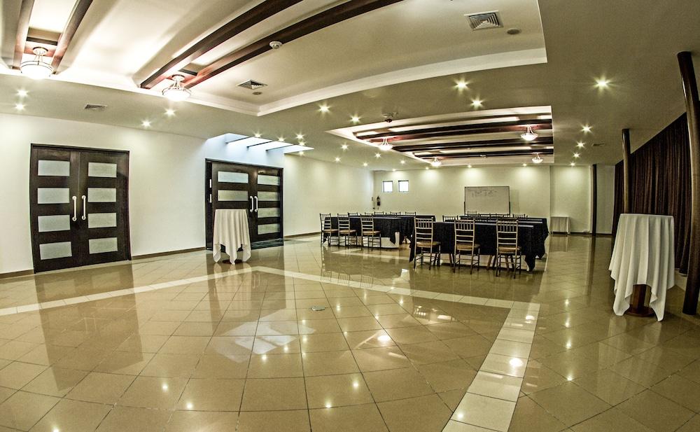 Hotel Embassy 1096188 — 6