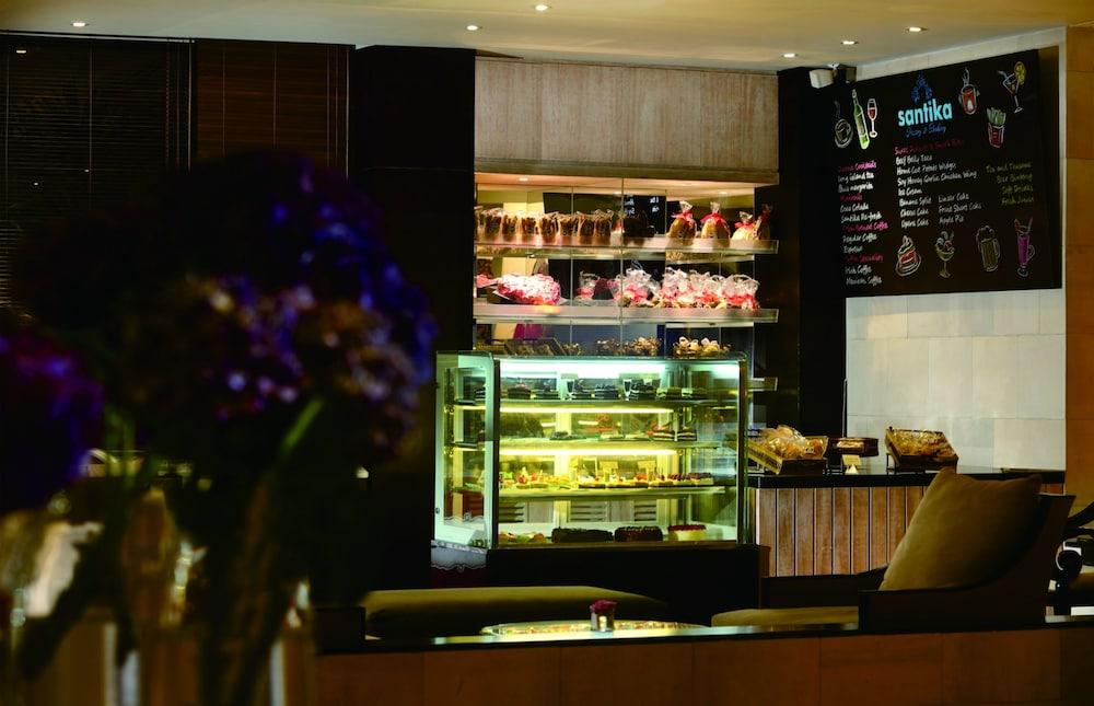 HOTEL SANTIKA PREMIERE JOGJA 14474 — 9
