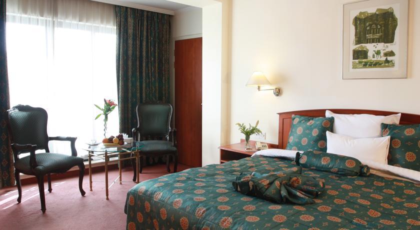 GRAND PALACE HOTEL 59824 — 6