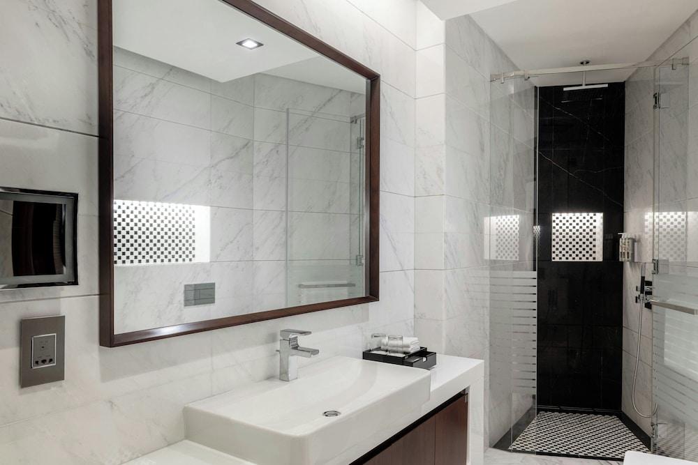Renaissance Business Bay Hotel, Dubai — 3