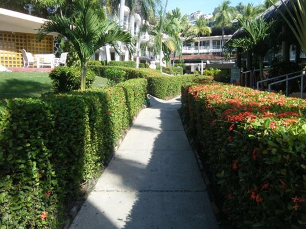 El Tropicano — 3