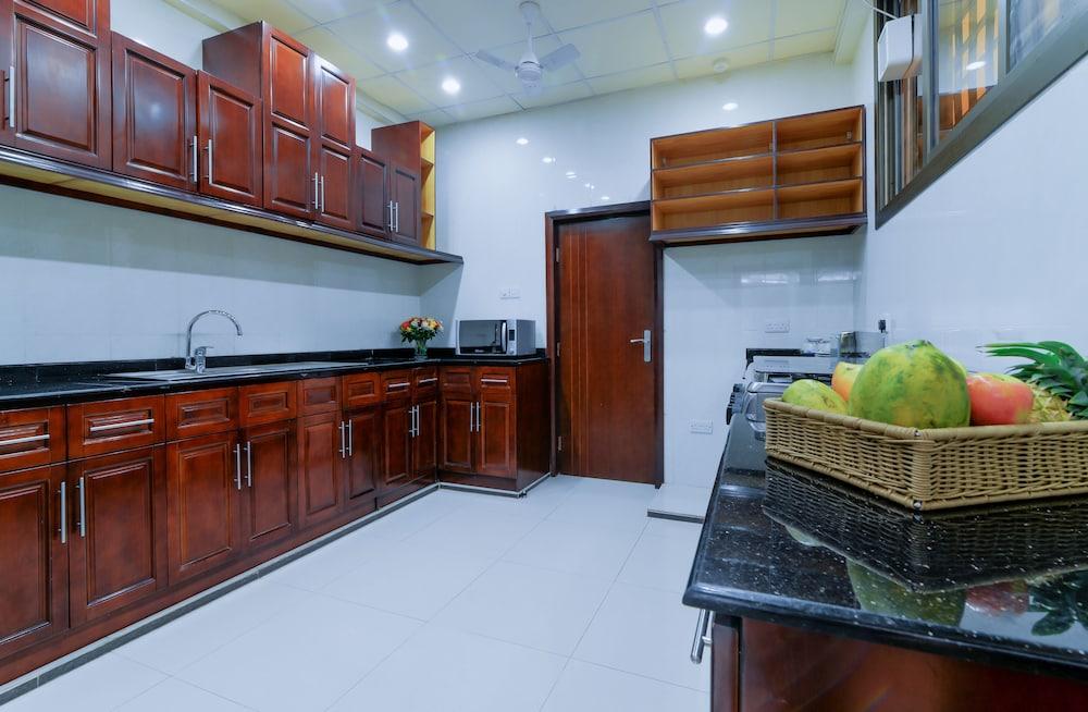 Tanzanite Executive Suites — 6