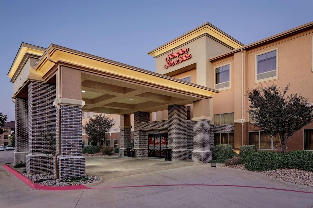 Hampton Inn & Suites Denton — 6