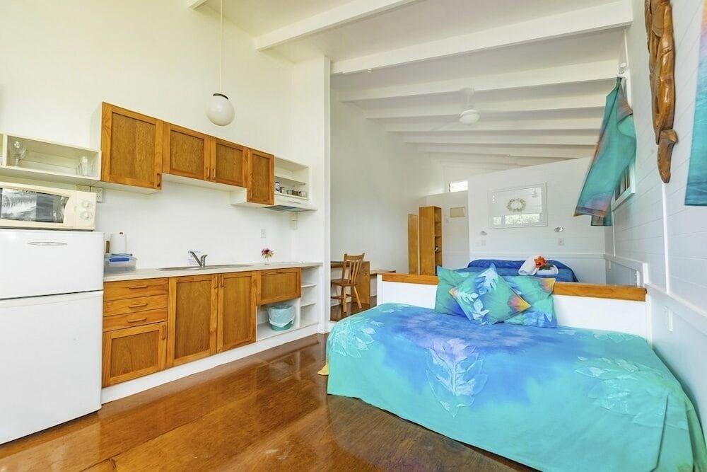 AROA BEACHSIDE INN — 7