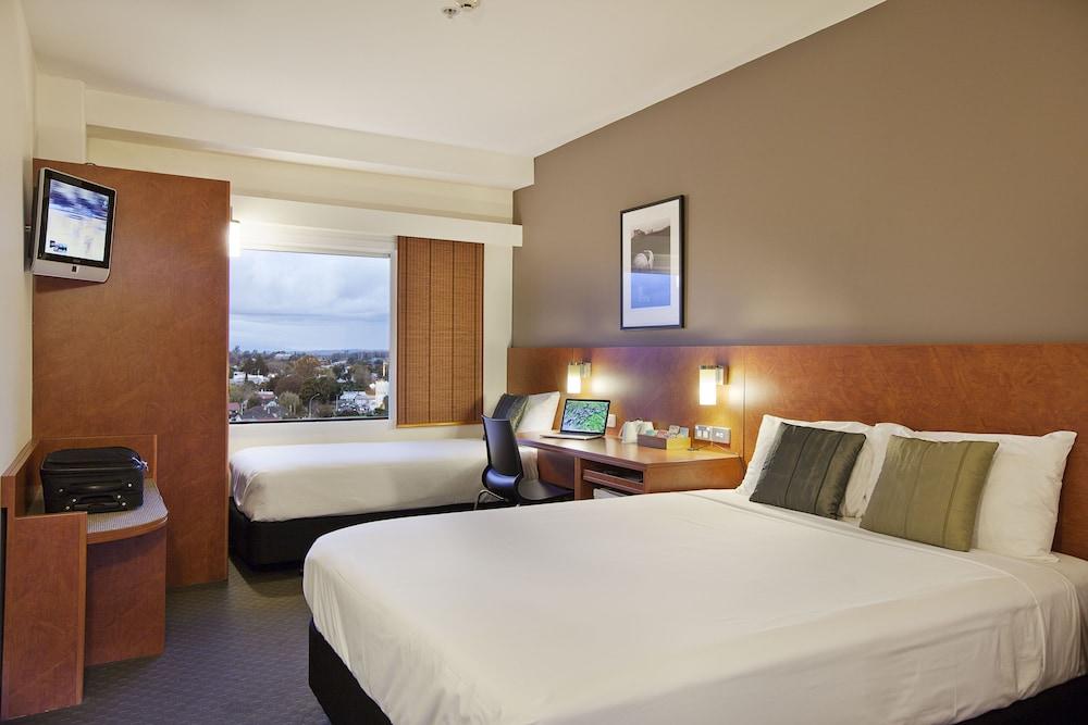 Ibis Hamilton Tainui — 8
