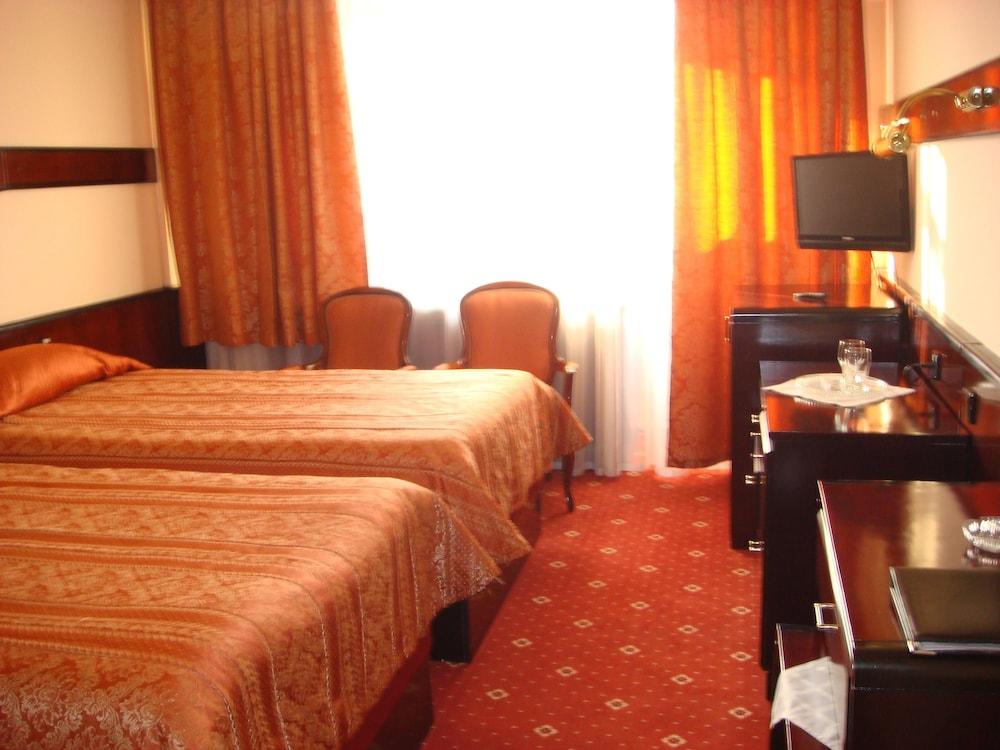 OTRAR HOTEL — 5