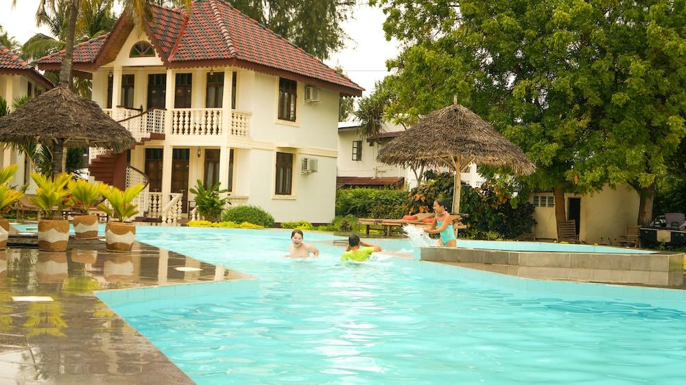 Smiles Beach Hotel — 4