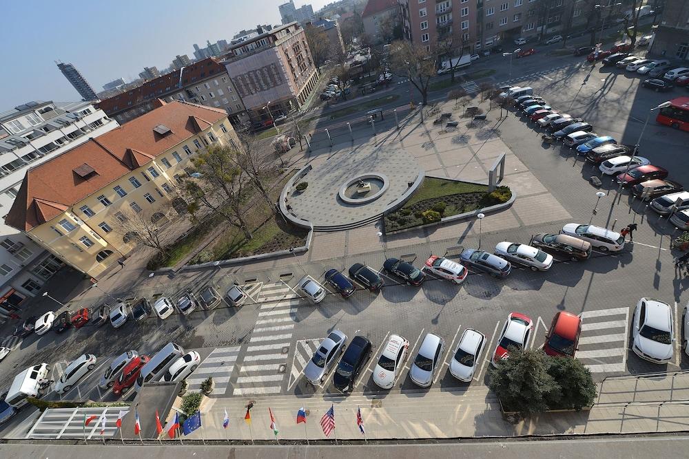 Apollo Hotel Bratislava — 8