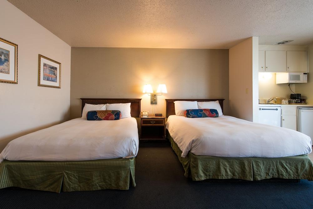 Coral Reef Inn & Suites — 10