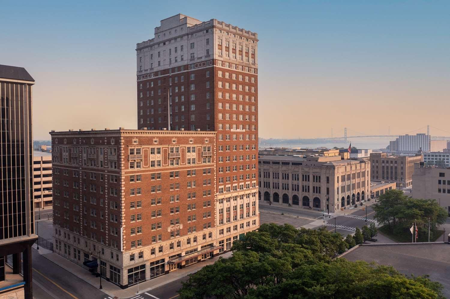 DoubleTree Suites by Hilton Detroit Downtown - Fort Shelby — 6