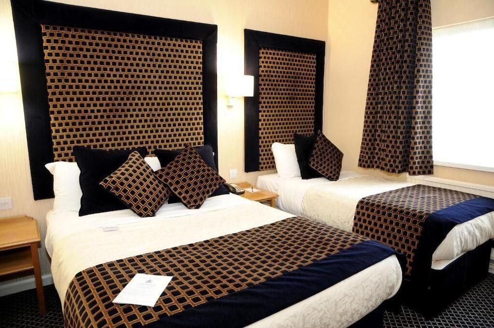 Carlton Park Hotel — 8
