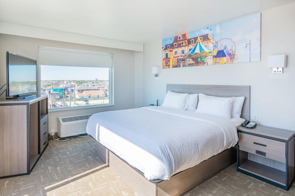 Clarion Pointe Galveston Seawall — 9