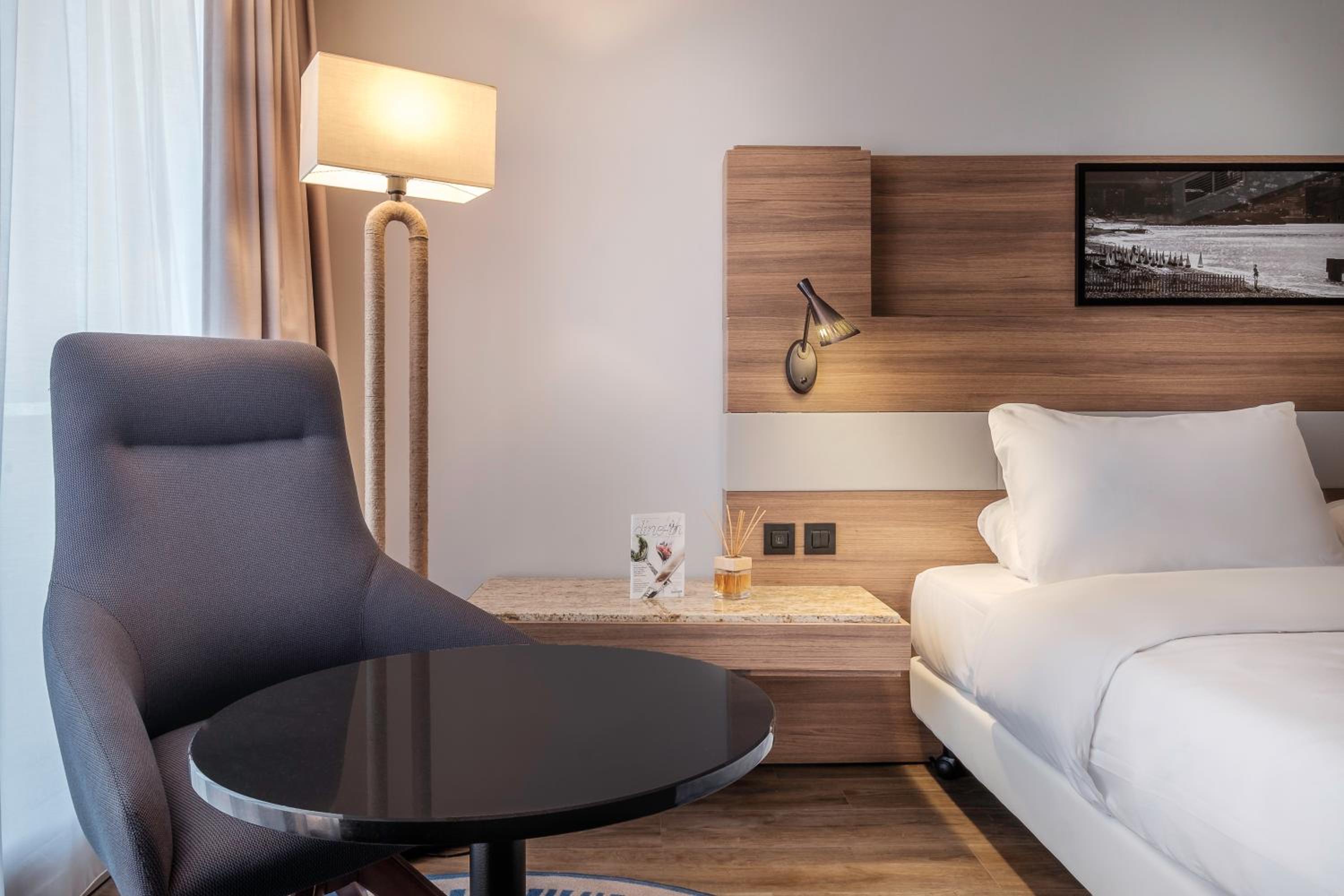 Renaissance Business Bay Hotel, Dubai — 8