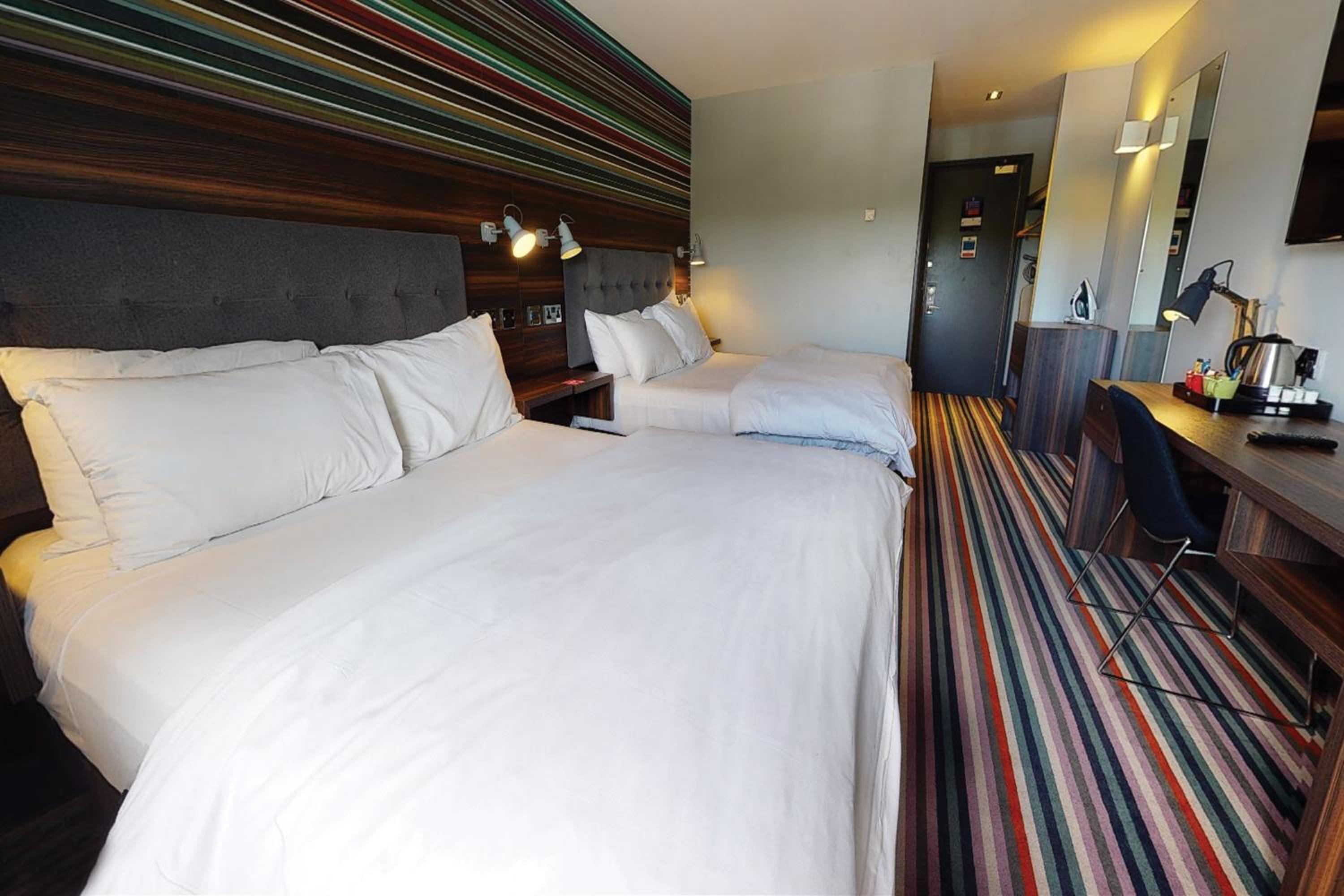 Village Urban Resort Manchester Bury — 9