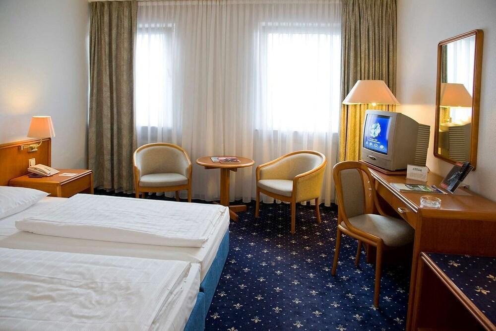 HOTEL EXCELSIOR 8174 — 8
