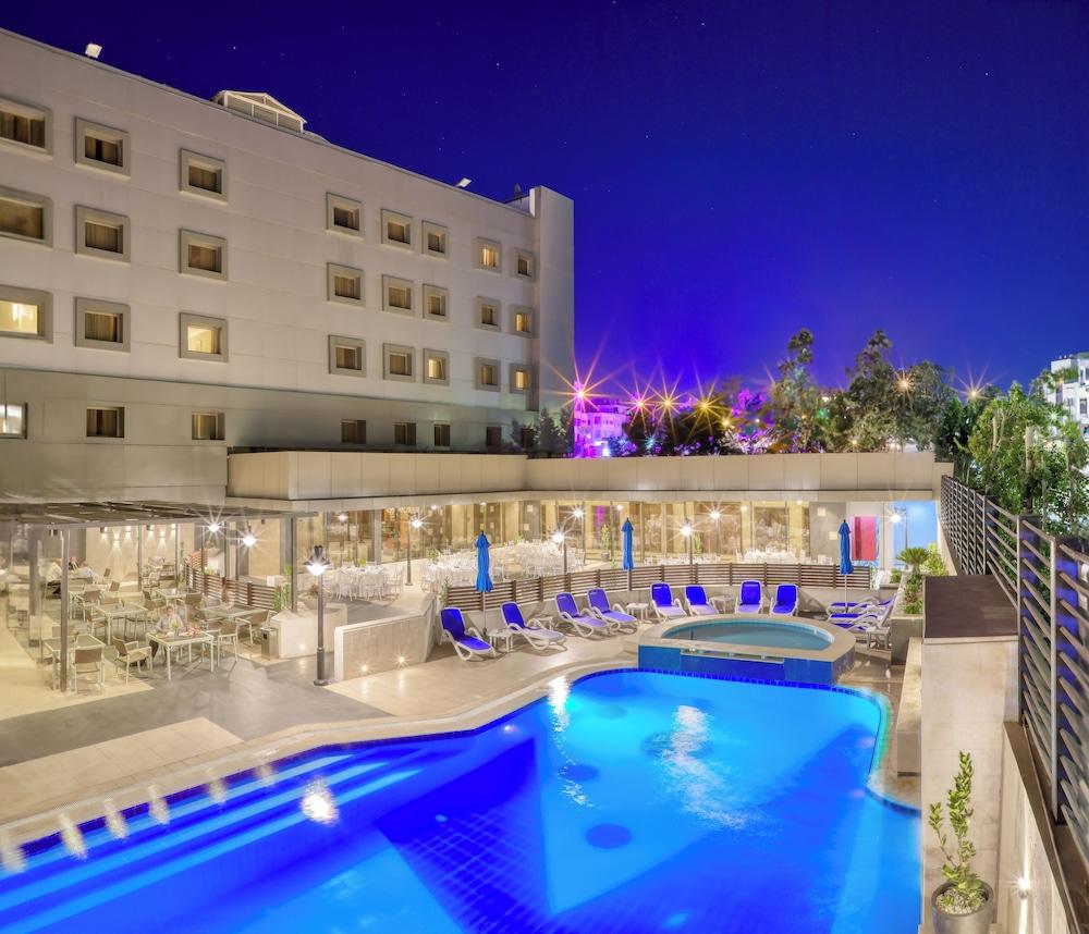 GENEVA HOTEL 69404 — 4