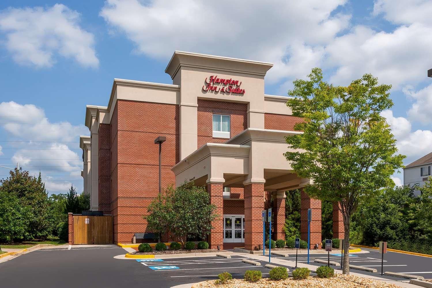 Hampton Inn & Suites Herndon - Reston — 2