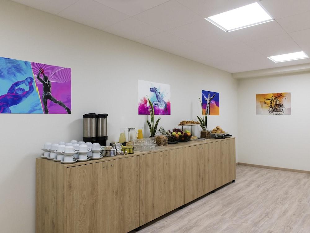 Ibis Styles Athens Routes — 4