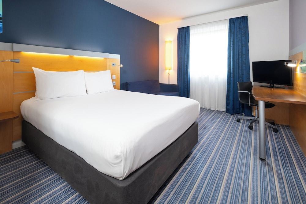 EXPRESS BY HOLIDAY INN BEDFORD — 9