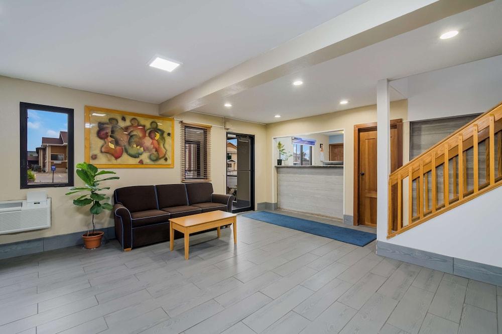 Americas Best Value Inn Fargo — 7