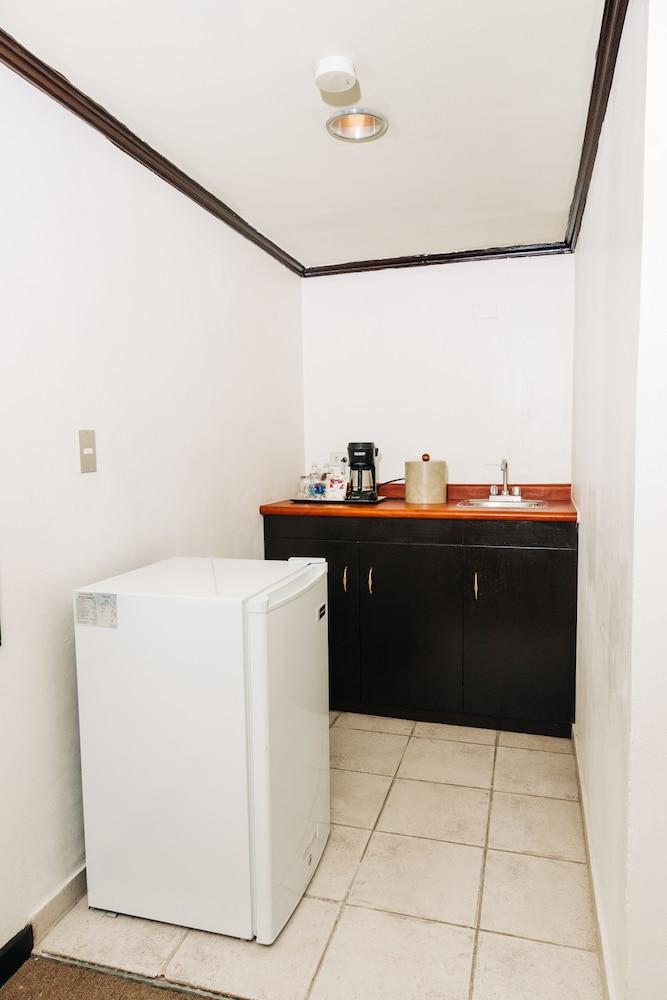 HOTEL PLAZA SUITES — 2