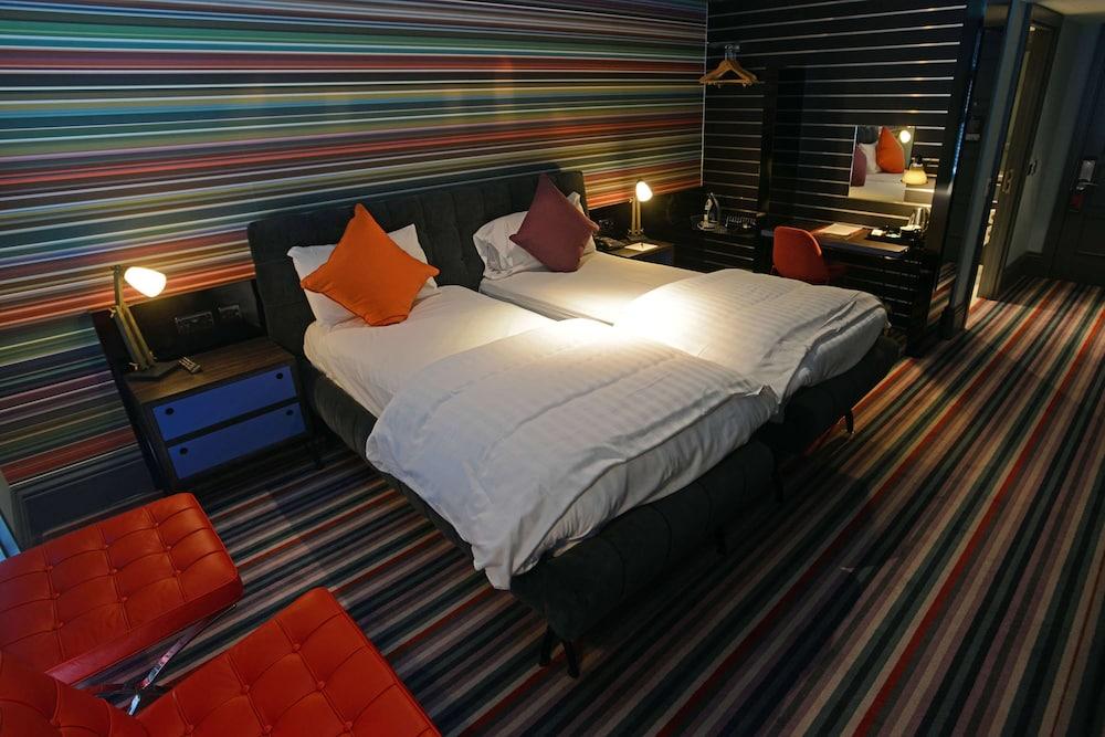 Village Urban Resort London Watford — 10