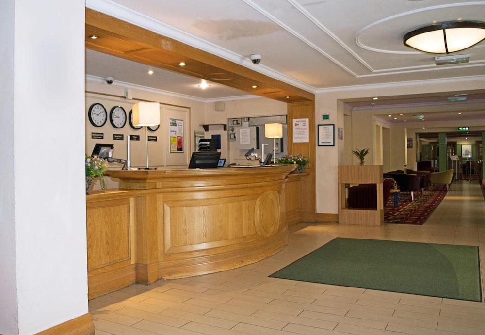 Airport Inn Manchester Hotel and Spa — 7