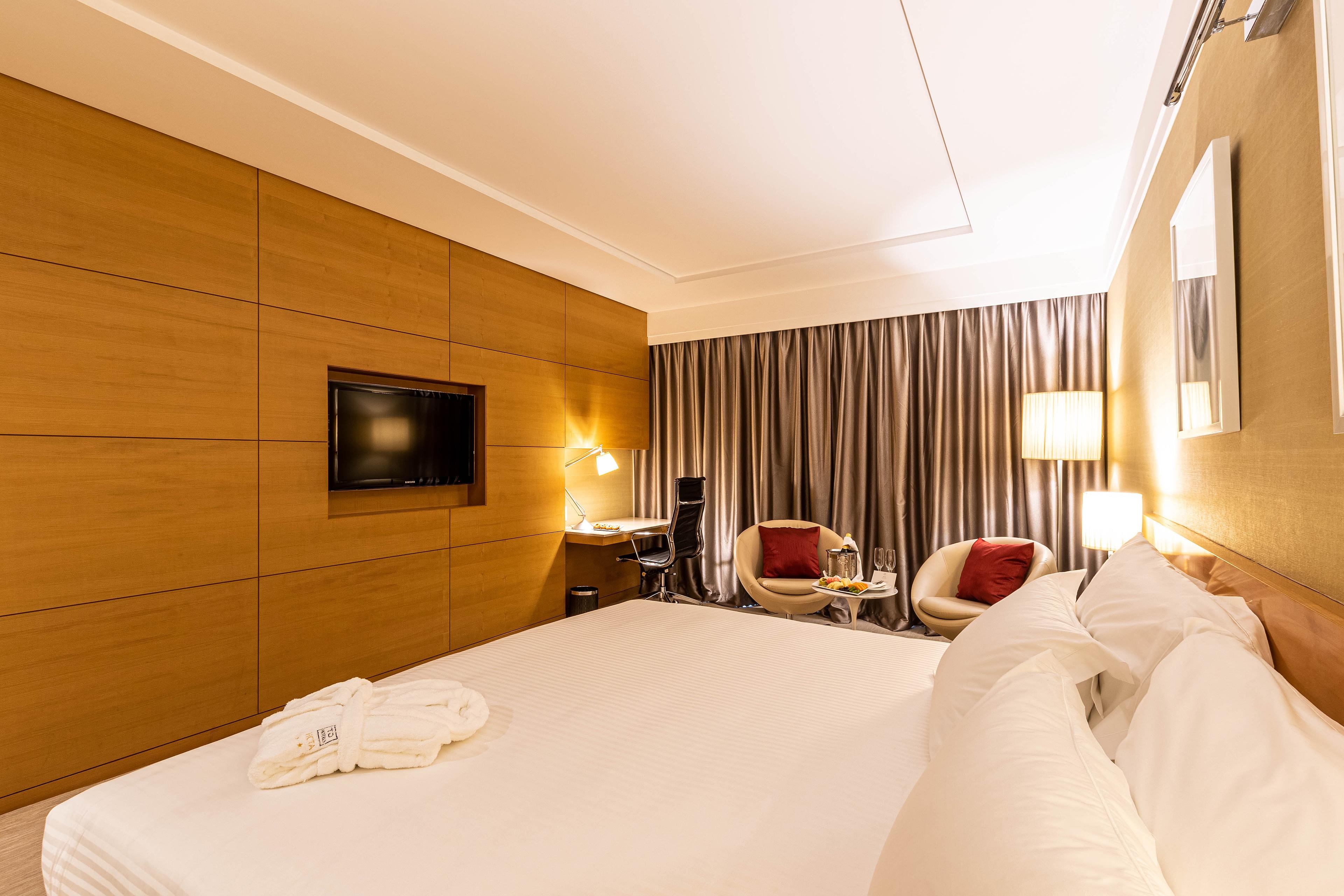 TALATONA CONVENTION HOTEL — 9