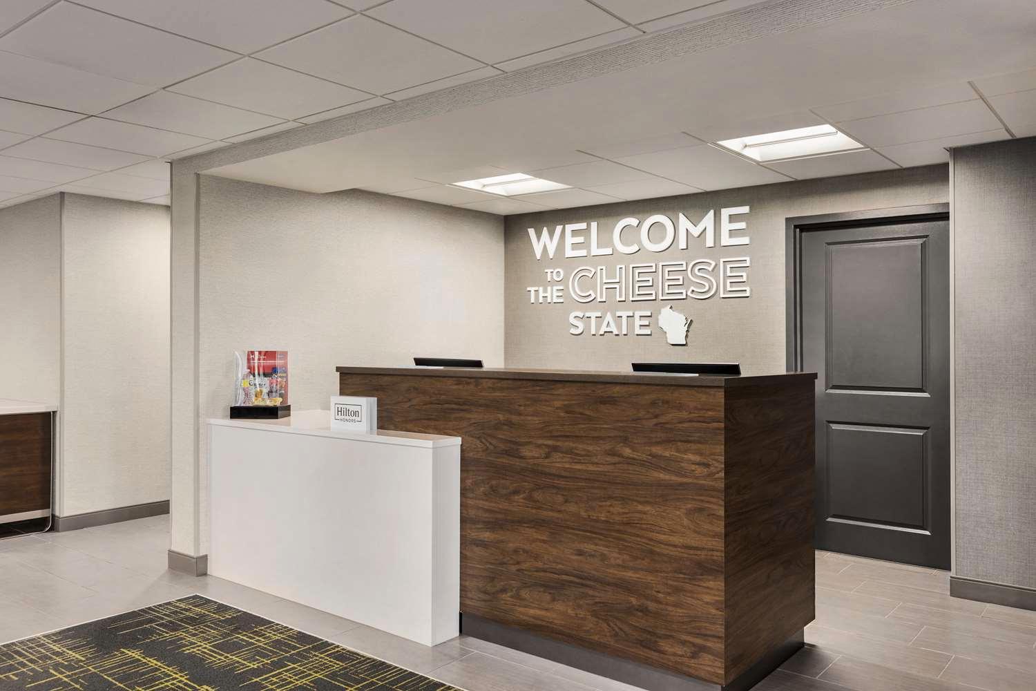 Hampton Inn Milwaukee/Brookfield — 8