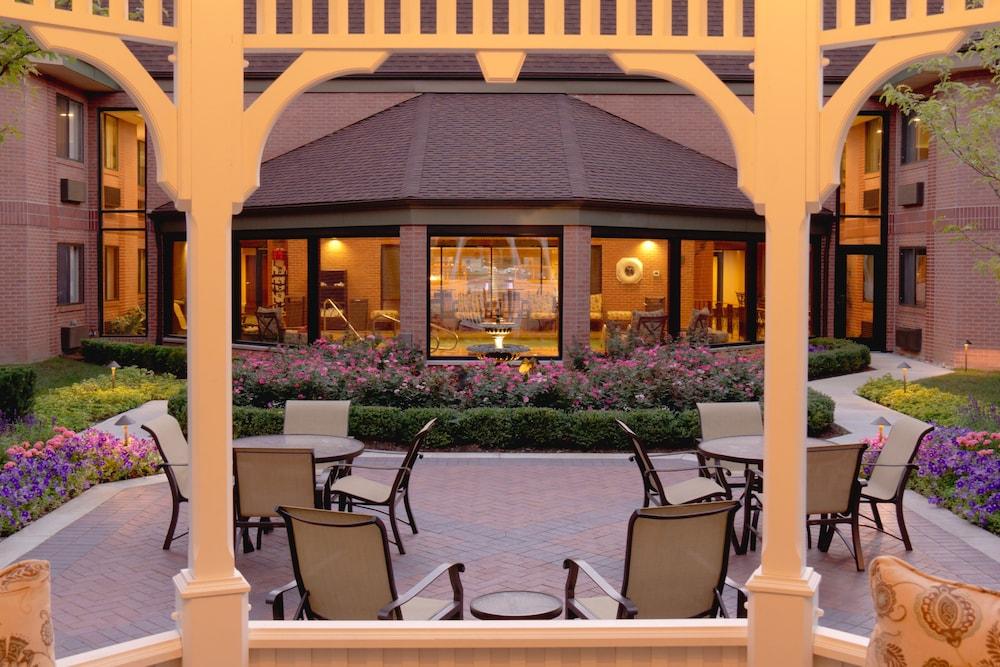 Ann Arbor Regent Hotel & Suites — 9