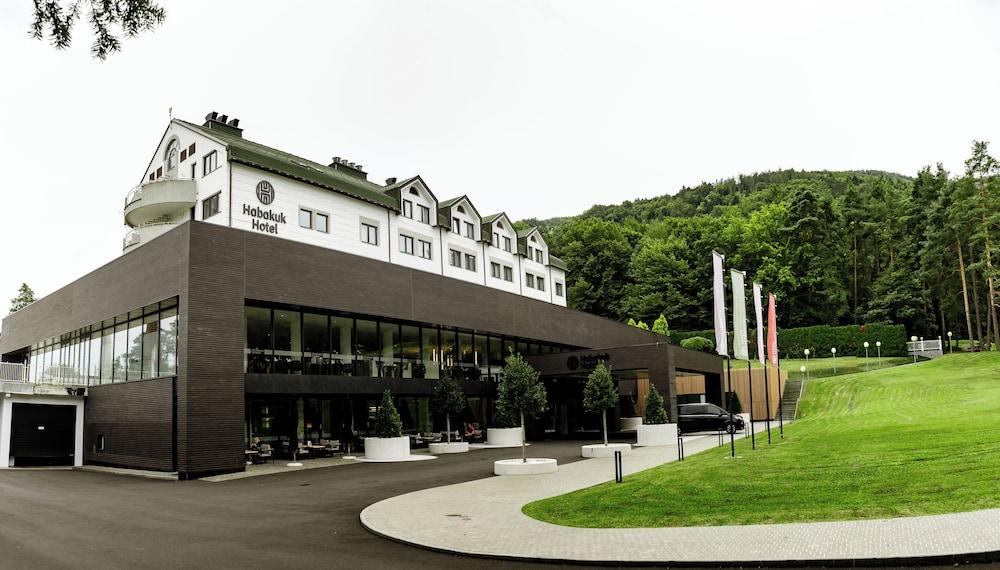 HABAKUK HOTEL 940385 — 2