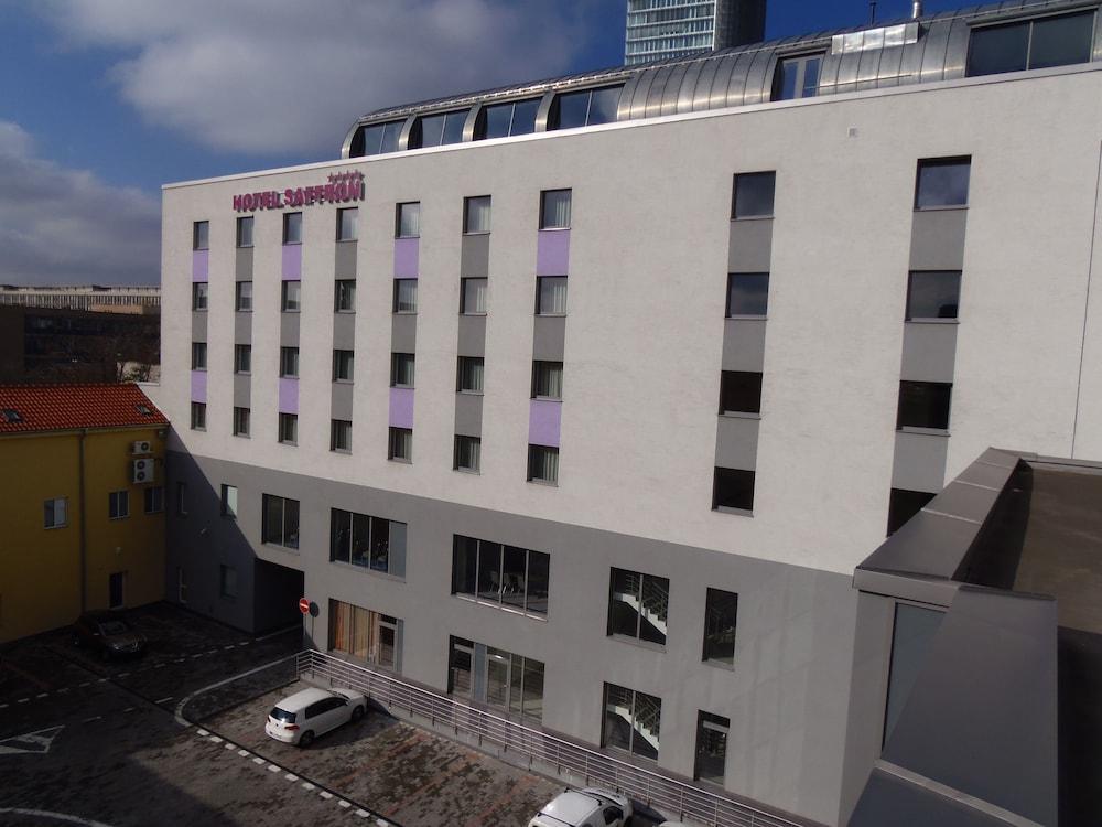 Hotel Saffron — 3