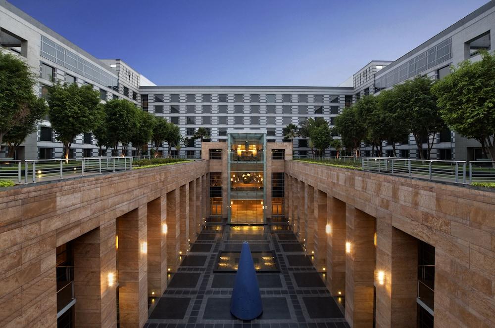 Grand Hyatt Mumbai Hotel and Residences — 4