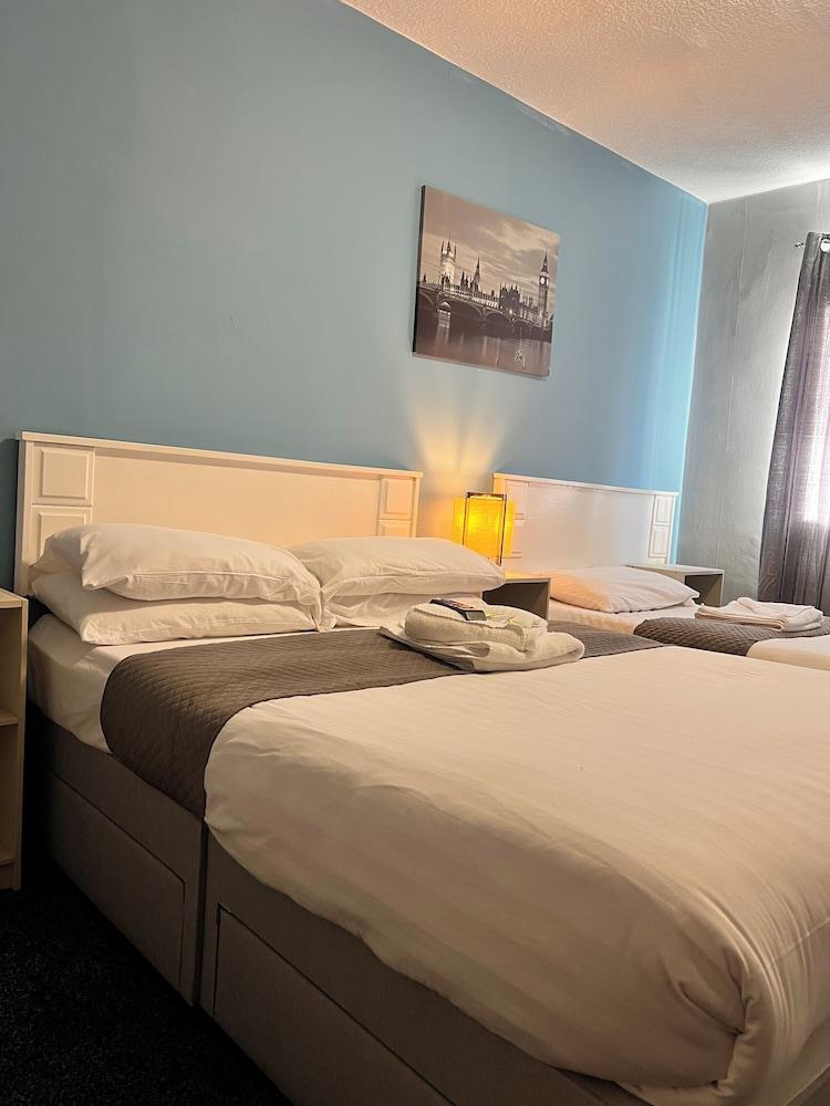 The New Oxford Hotel — 6