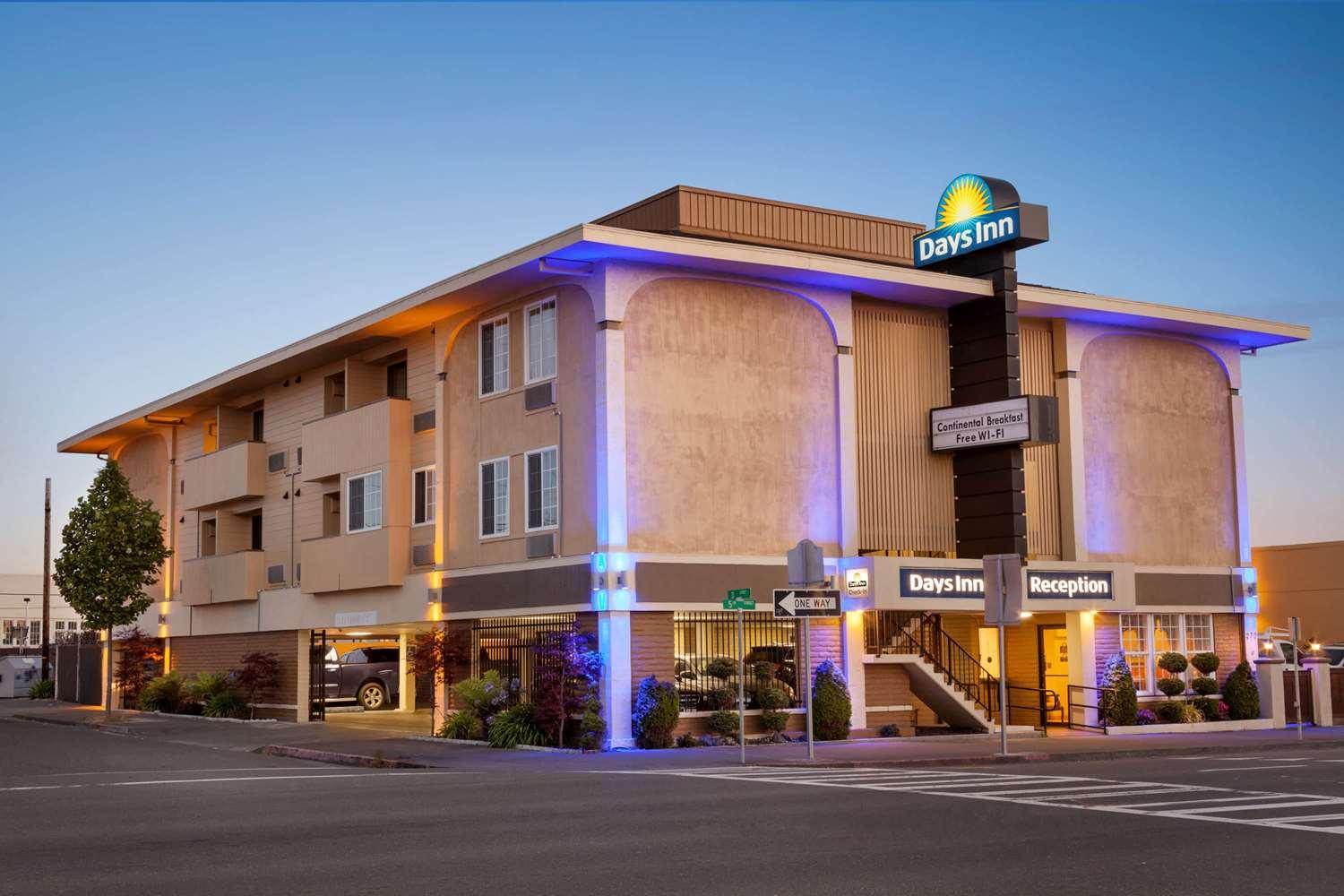 Days Inn by Wyndham Eureka CA — 5