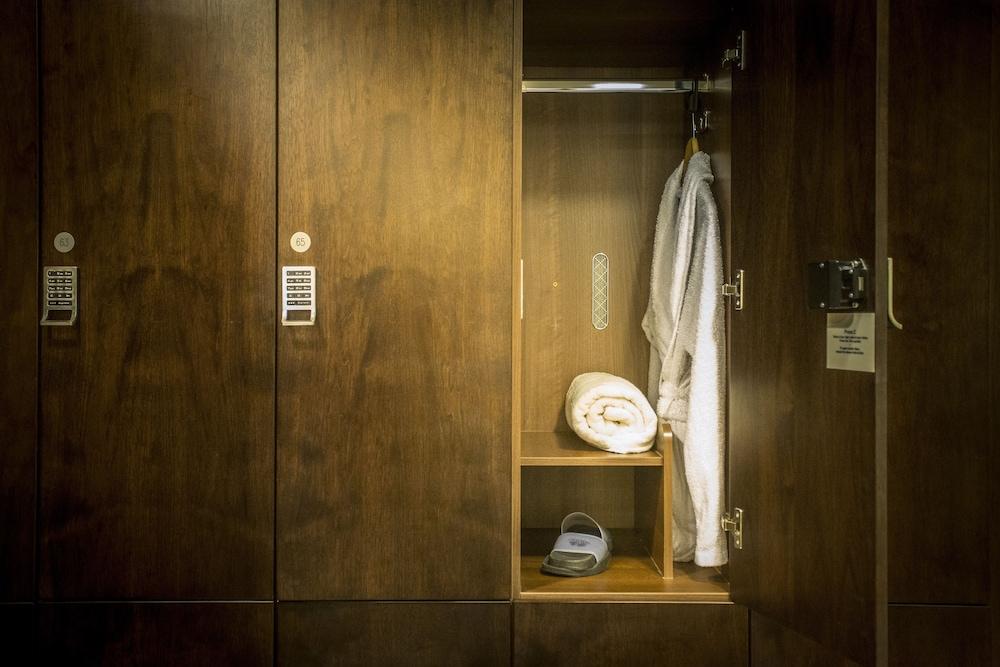 THE MERCHANT HOTEL — 10