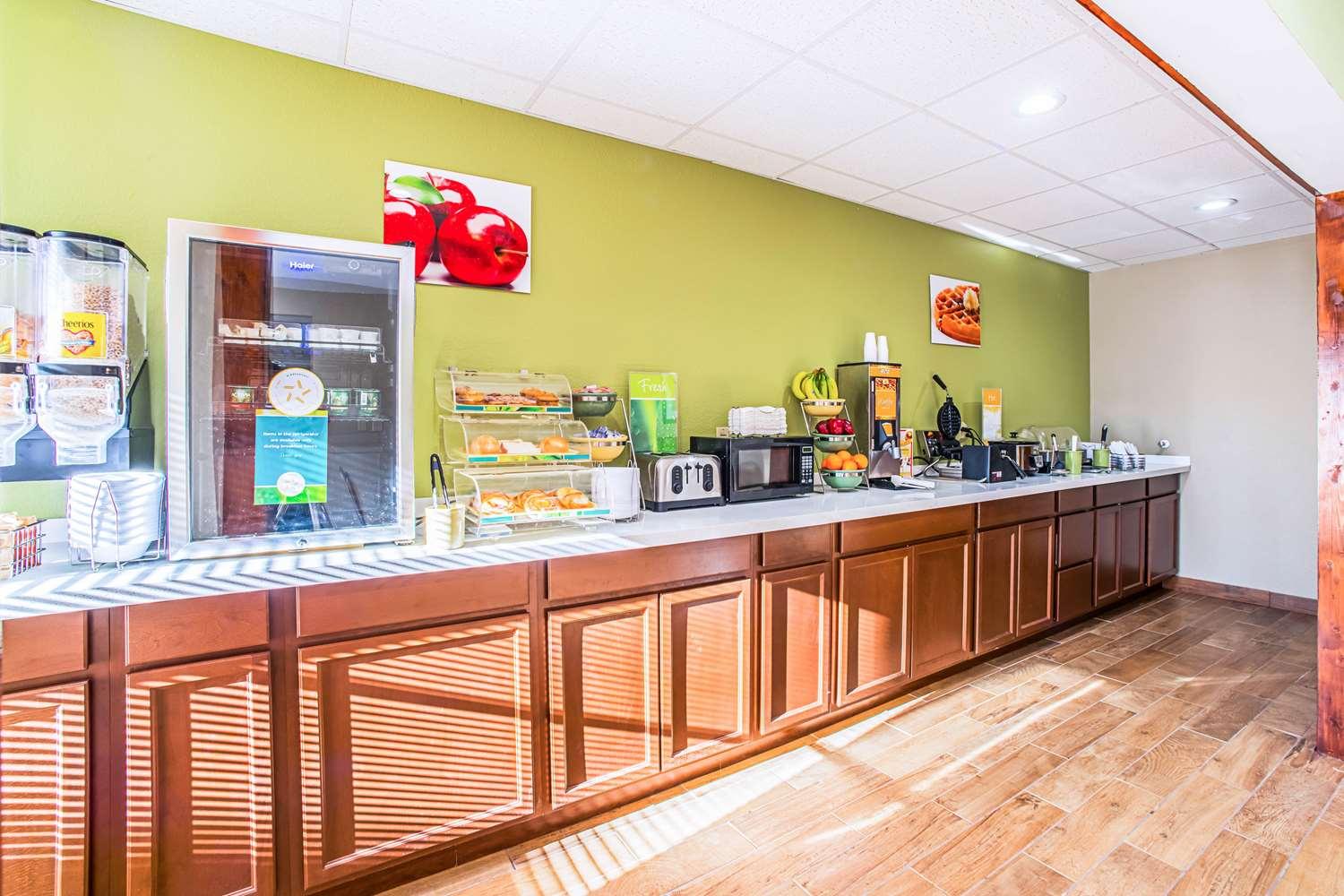 Quality Inn Carbondale University Area — 5