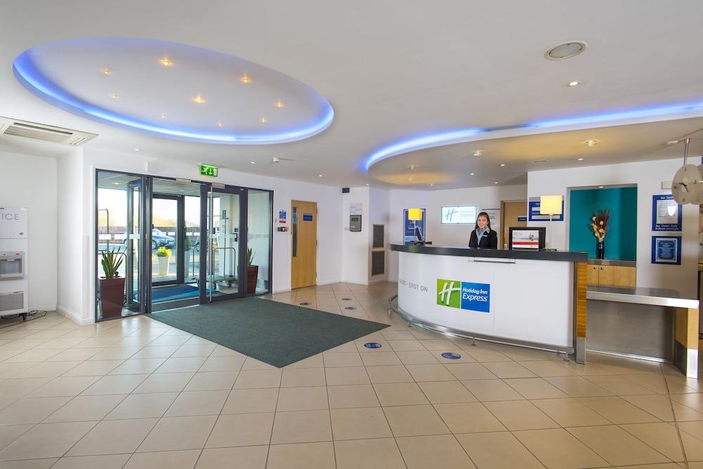 EXPRESS BY HOLIDAY INN CAMBRIDGE — 4