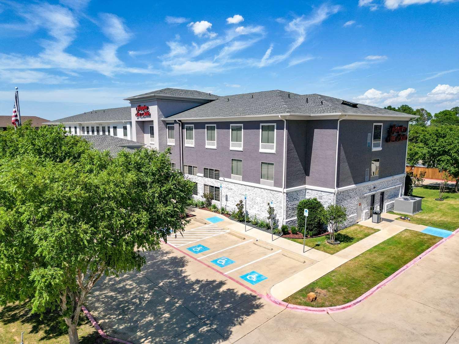 Hampton Inn & Suites Denton — 9