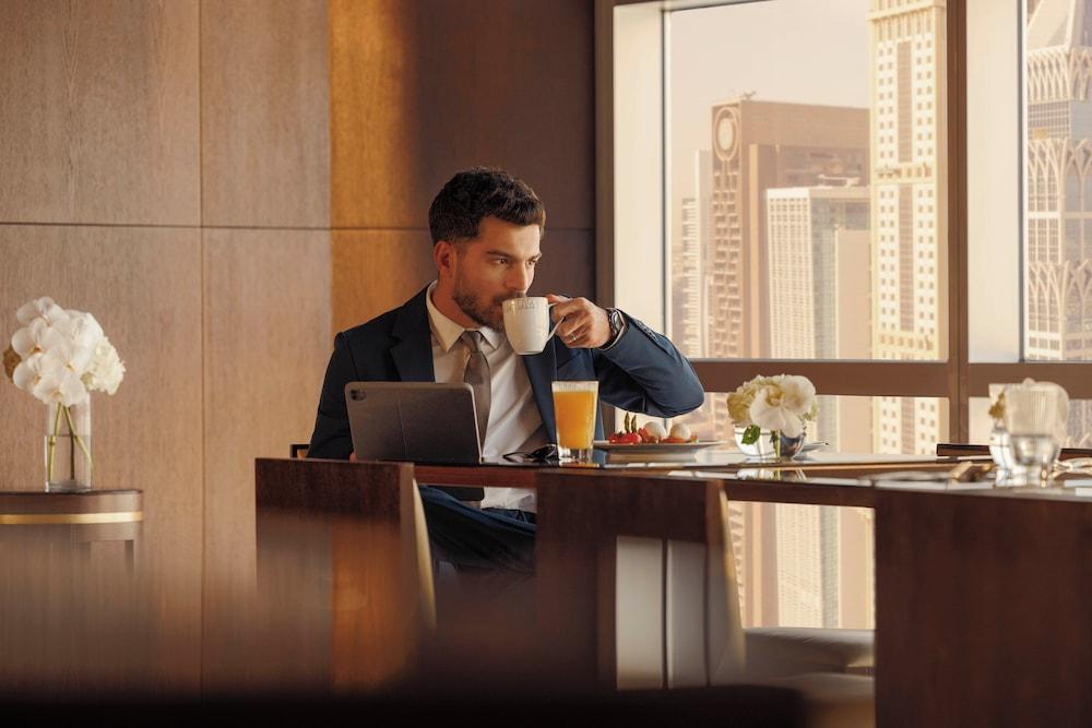 Jumeirah Emirates Towers Dubai — 6