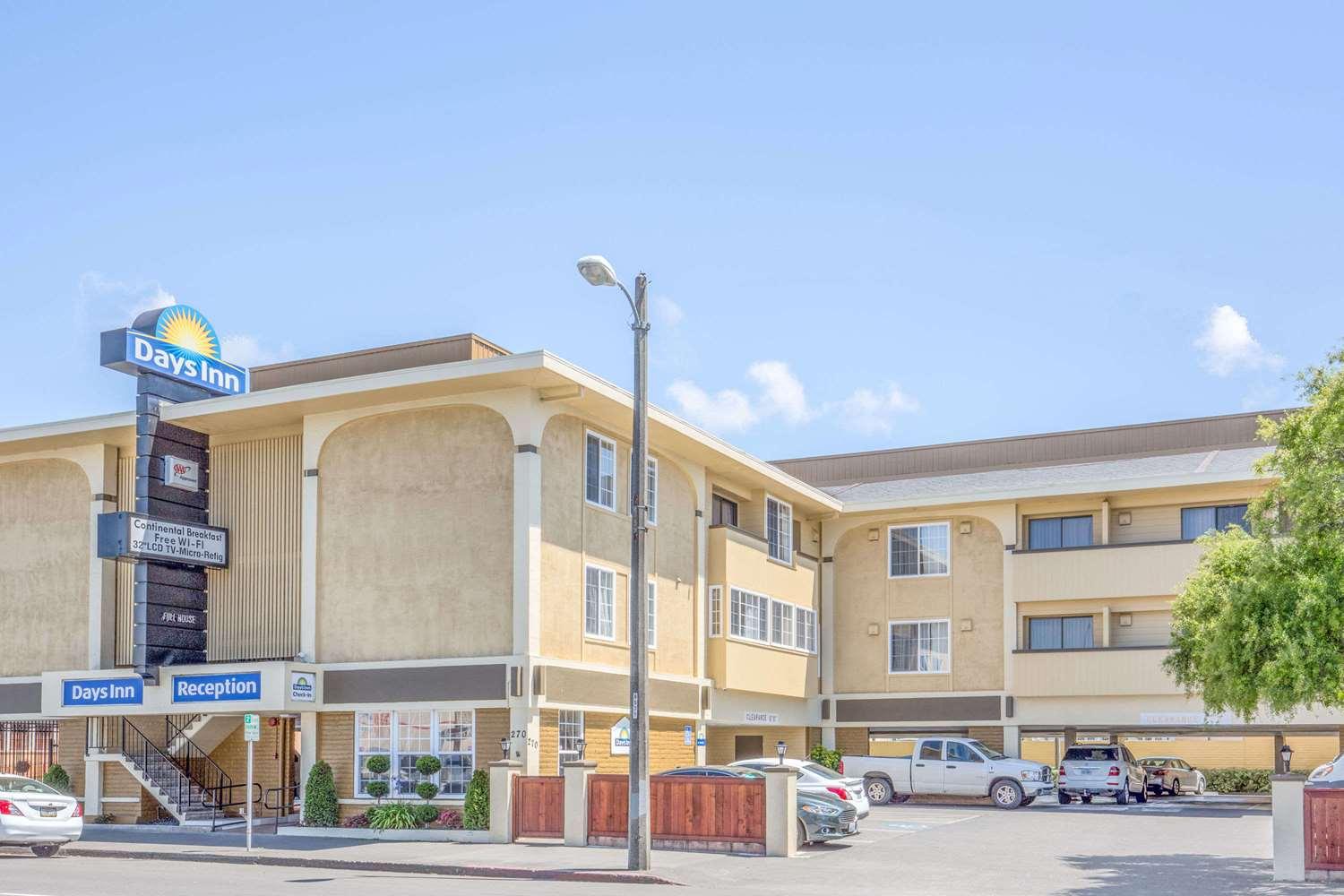 Days Inn by Wyndham Eureka CA — 7