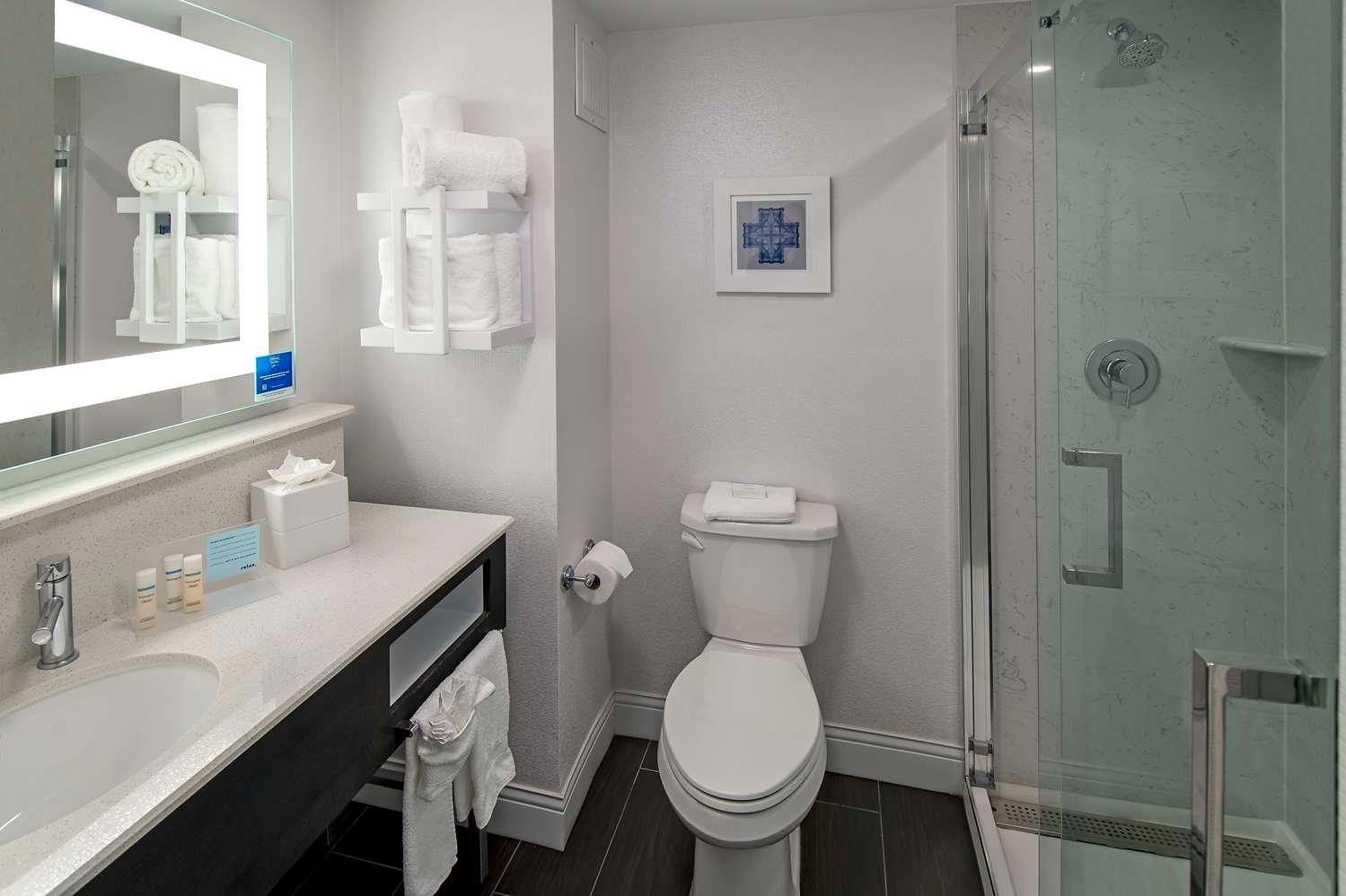 Hampton Inn Suites Fairfield — 2