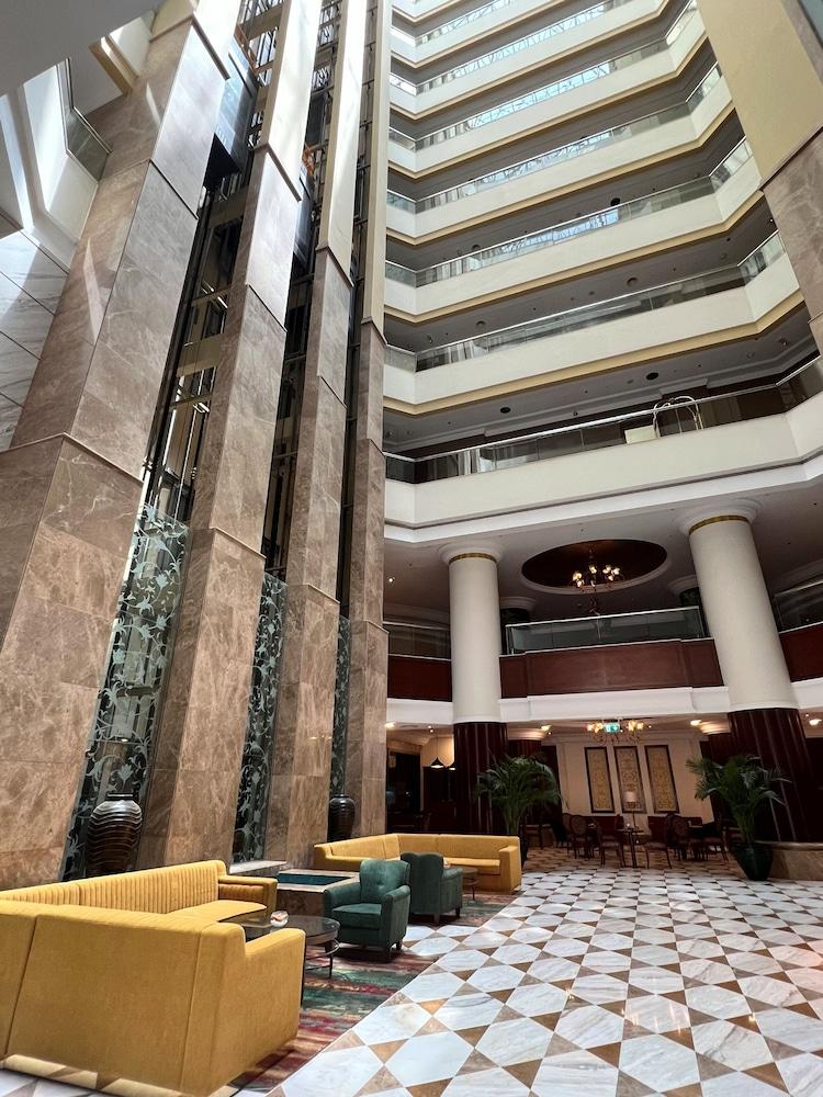 City Seasons Suites Dubai — 3