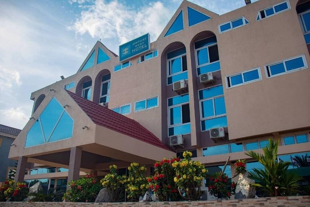 Airport West Hotel 1151908 — 3