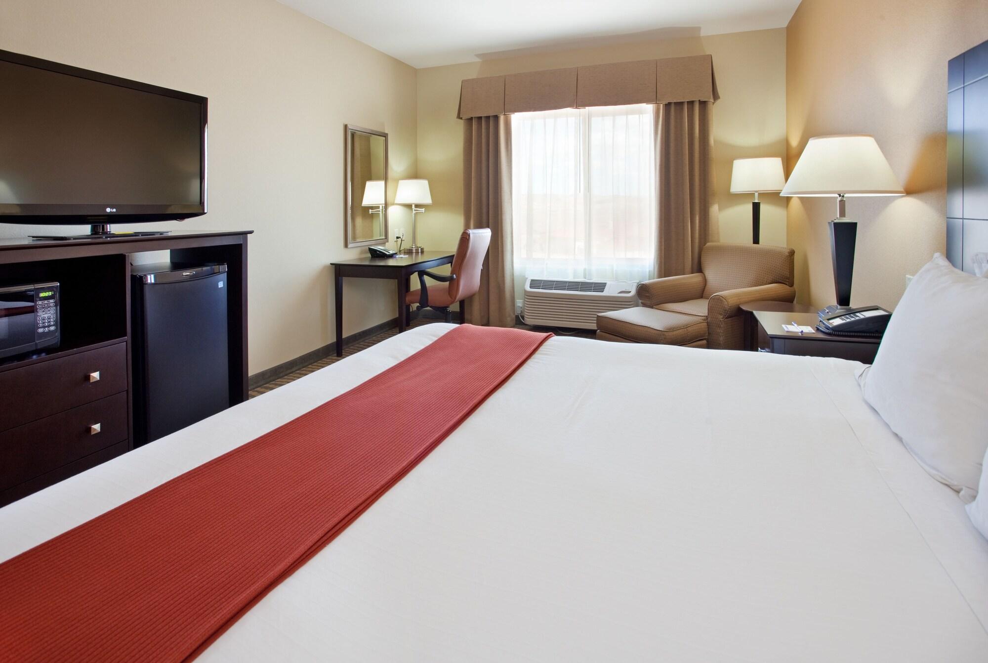Holiday Inn Express Hotel & Suites Gallup East — 8