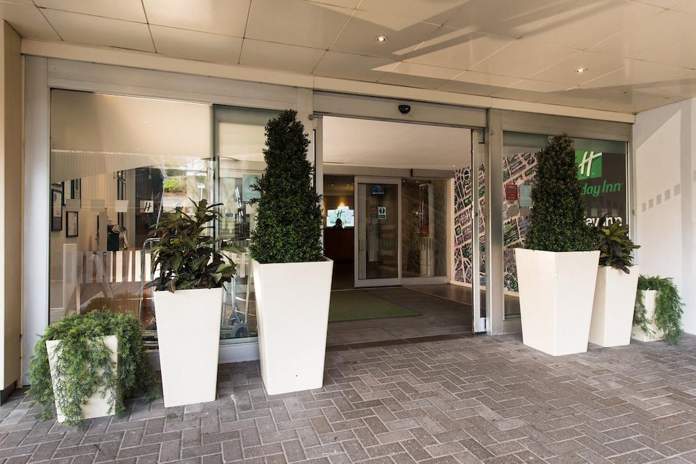 HOLIDAY INN EDINBURGH — 2