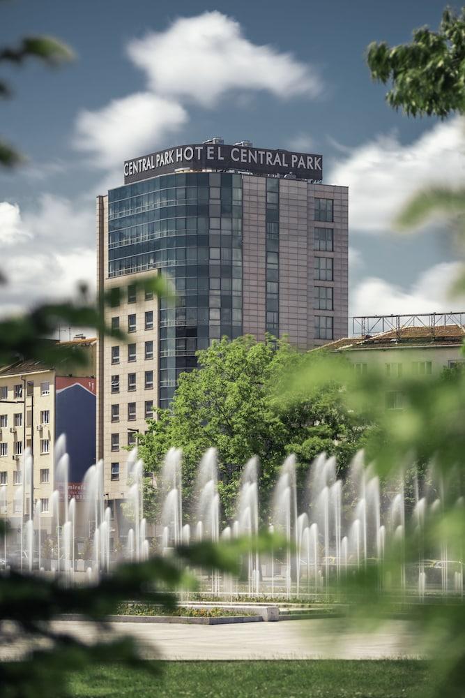 ROSSLYN CENTRAL PARK HOTEL — 3