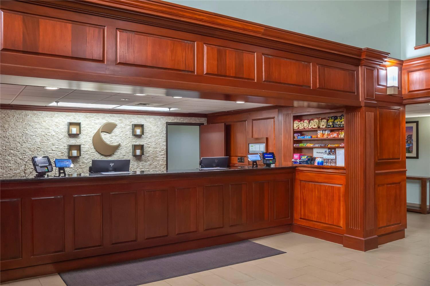 Comfort Suites Outlet Center — 4