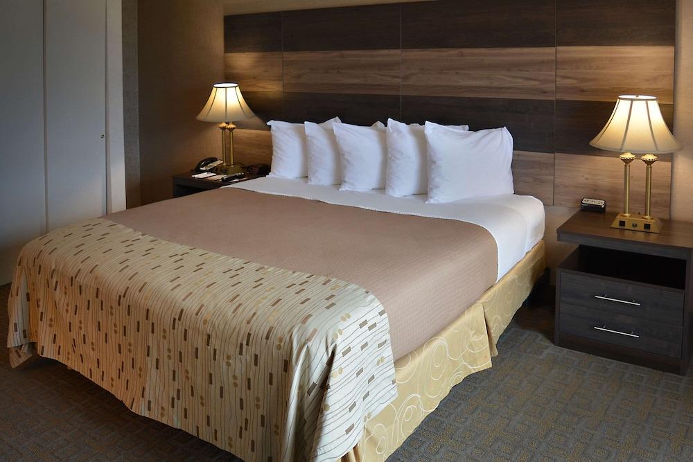 Clarion Hotel Philadelphia International Airport — 3