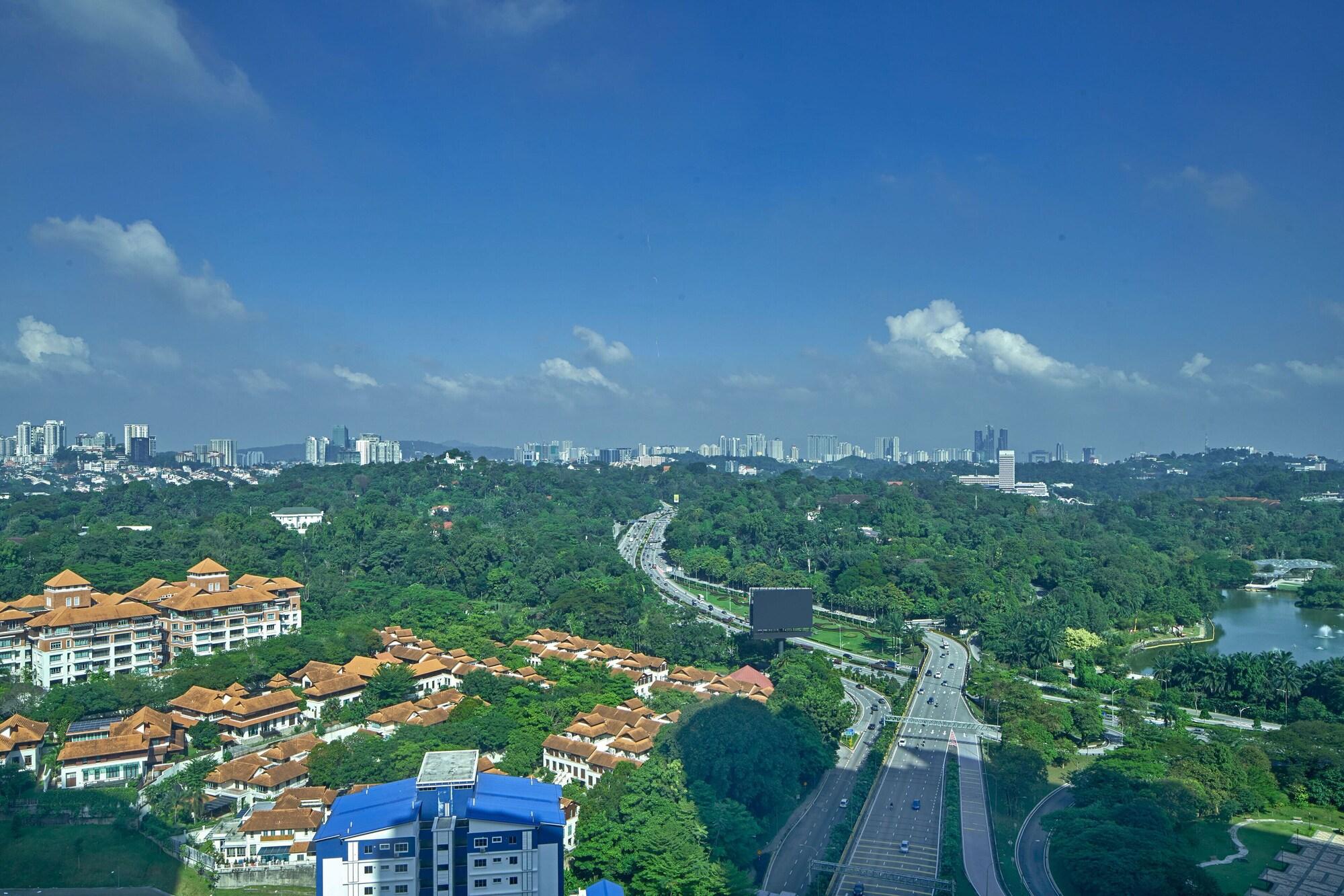 LE MERIDIEN KUALA LUMPUR 17884 — 2